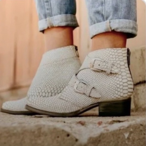 Freebird by Steven Saga Booties - Picture 1 of 5